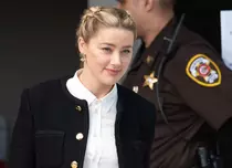 De ce Hollywood-ul nu poate lucra cu Amber Heard. Cine e actorul care a salvat-o
