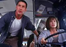 Filme la TV azi, 4 mai: „Speed: Cursă infernală”, „Virus”, „Calcă apăsat: Povestea lui Dewey Cox”, „Mafia de la răsărit”