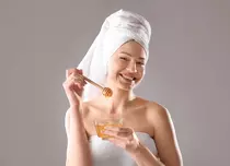 Miere și lăptișor de matcă: ingredientele minune în îngrijirea tenului și a părului. Cum faci acasă cele mai bune măști naturale