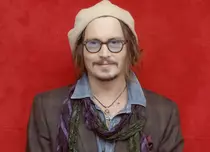 A apărut o nouă imagine cu Johnny Depp în rolul lui Ludovic al XV-lea. Actorul a filmat la Palatul Versailles