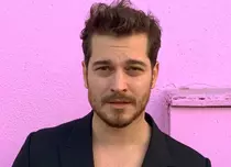 Çağatay Ulusoy a acceptat să joace rolul unui gigolo într-un serial turcesc realizat de Netflix