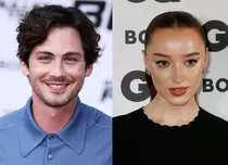 Logan Lerman și Phoebe Dynevor joacă în comedia romantică „The Threesome”