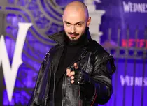 Victor Dorobanțu, Thing din „Wednesday”, și-a cerut iubita în căsătorie. Cum arată inelul pe care l-a ales