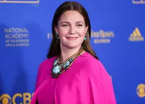 Drew Barrymore a explicat de ce nu le oferă fiicelor sale cadouri de Crăciun. „Nu mă deranjează să sar peste asta”