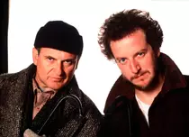 Joe Pesci, dezvăluiri incredibile din culisele „Singur acasă”: arsuri reale și cascadorii fără dublură