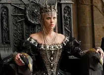Filme la TV azi, 14 decembrie: „Albă ca Zăpada şi Războinicul Vânător”, „De neoprit”, „Fantomele de pe Marte”, „Întâlnire cu spartanii”