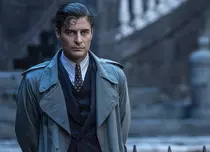 „Comisarul Ricciardi”, cel mai nou serial italian de la TVR 2. Care este intriga acestui thriller palpitant