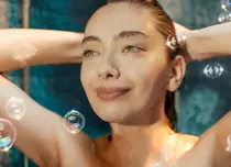 Actrița Neslihan Atagül vine la Netflix primăvara aceasta, aflați în ce producție