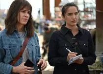 „Alaska Daily”, un super serial cu Hilary Swank, este disponibil pe Disney Plus