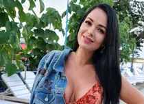 Cu ce se ocupă noul iubit al Deei Maxer. Este mai tânăr decât ea