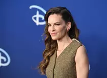 Hilary Swank a născut gemeni! Prima imagine cu bebelușii. „Nu a fost ușor”