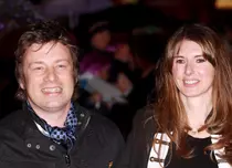 Jamie Oliver și soția sa și-au reînnoit jurămintele de nuntă în Maldive. Cine a participat la ceremonia specială