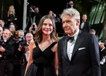 Calista Flockhart și Harrison Ford, spectaculoși pe covorul roșu de la Cannes 2023. Ce gafă au făcut organizatorii