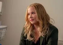Christina Applegate și-a pierdut speranța. Boala o afectează din ce în ce mai mult: „Pășesc pe ace și lavă fierbinte”