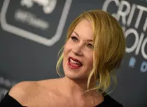 Lupta dramatică a Christinei Applegate: „Mă întorc acasă doar ca să mă bag înapoi în pat”. Lupta cu scleroza estee din ce în ce mai grea