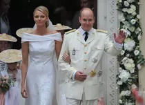 14 ani de căsătorie și toți atâția de controverse. Mariajul prințului Albert și al lui Charlene, pe muchie de cuțit