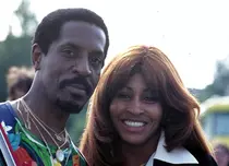 Fiul Tinei Turner, arestat cu doar 18 zile înainte de decesul artistei. Ce acuzații grave i se aduc lui Ike Turner Jr.