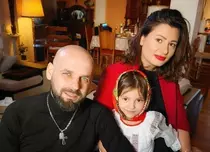 Fiica lui Nosfe, a doua aniversare fără tată. Ce mesaj dureros a transmis soția artistului: „Iubitule, mulțumesc pentru cel mai frumos cadou”