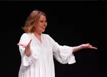 Tania Popa, într-un one-woman-show de excepție: Figuranta