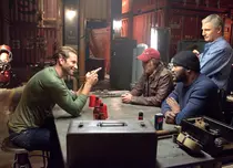Filme la TV azi, 8 iunie: „Echipa de șoc”, „Prietenie cu folos”, „Omul din întuneric”, „Întâlnire cu surprize”