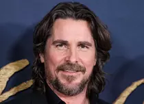 Christian Bale, un nou rol cameleonic. Actorul s-a transformat complet pentru filmul „Madden”. Imagini de pe platoul de filmare