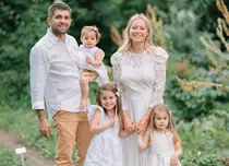 Cine este Cosmin Curticăpean, soțul Laurei Cosoi. Povestea lui, în contextul în care vor deveni părinți pentru a cincea oară în 2026