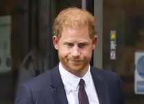 Prințul Harry, „oprimat psihologic” de Regina Elisabeta? De ce l-a tratat suverana cu răceală pe mezin