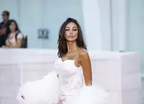 Mădălina Ghenea a îmbrăcat rochia de mireasă: „Am spus da!”. Pictorial inedit pe străzile Veneției