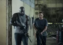 Filme la TV azi, 13 septembrie: „S.O.S.: Aterizare forțată”, „Trenul cu bani”, „Furtul de diamante”, „Legile atracției”