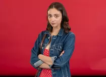 Teona Stavarachi, actrița și vocea de pe coloana sonoră din Groapa. „Cânt mai mult după ureche”. EXCLUSIV