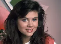 Cum arată astăzi Tiffani Thiessen, Kelly din serialul „Salvați de clopoțel”. Are o fiică adolescentă care i-a moștenit frumusețea