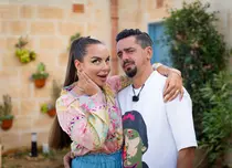 Cosmin și Eliza Natanticu și-au cumpărat o casă nouă. „Nu ne-am mutat încă. E casă cu pământ”