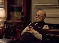 Filme la TV azi, 12 noiembrie 2023: „Elizabeth: Epoca de aur”, „Venom”, „King Arthur: Legenda sabiei”, „Darkest Hour. Ziua decisivă”