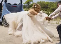Filme la TV azi, 28 noiembrie 2023: „O nuntă explozivă”, „Unde dai și unde crapă”, „Luptă la înălţime”