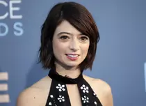 Kate Micucci, actrița din „Big Bang Theory”, diagnosticată cu cancer pulmonar, deși nu a fumat o singură țigară în viața ei. A fost operată de urgență