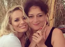 Mama Laurei Cosoi a murit. Mesajul dureros scris de către actriță: „Te iubim dincolo de viața asta”