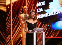 Olivia Păunescu, invitată în Gala Premiilor iUmor. Vedete autohtone au primit cele mai inedite premii