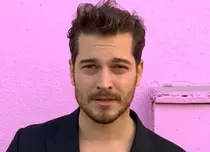 Çağatay Ulusoy s-a întors la Netflix. Despre ce e vorba în noul său serial, „Kübra”