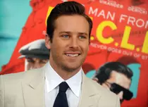 Cum arată viața lui Armie Hammer după acuzațiile de agresiune sexuală. Terapia i-a salvat viața. „Era autodistrugere”