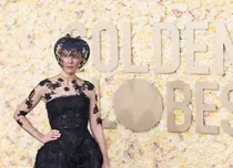Motivul pentru care Rosamund Pike și-a acoperit fața cu un voal negru la Gala Globurilor de Aur: „Aveam chipul complet distrus”