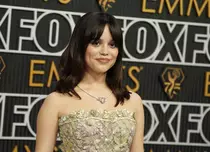 Jenna Ortega, fabuloasă la Premiile Emmy 2024, într-o rochie care a fost realizată în 600 de ore. „Este ca o operă de artă”