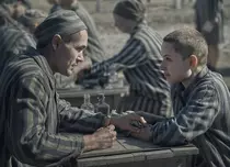 Au fost lansate primele imagini din „Tatuatorul de la Auschwitz”. Când are premiera serialul pe SkyShowtime