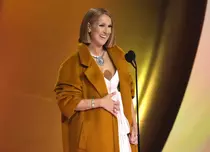 Celine Dion, apariție-surpriză la Premiile Grammy! Artista a fost condusă pe scenă de fiul ei cel mare, Rene-Charles