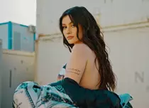 Cine este Erika Isac. Artista a creat o adevărată controversă cu piesa „Macarena”