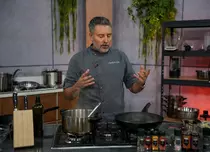 Alexandru Sautner, noul jurat Chefi la cuțite, a gătit pentru fostul pilot de Formula 1 Michael Schumacher. Ce alte vedete au trecut pragul restaurantului său