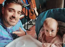 Liviu Teodorescu, un tată îndrăgostit de fiica lui! Imagini emoționante cu micuța Ecaterina în jacuzzi