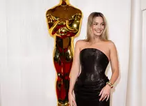 Margot Robbie, cea mai îndrăzneață apariție de până acum. Rochia actriței a lăsat puțin imaginației
