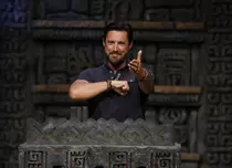 Concurenții de la Survivor All Stars fac nominalizări. Un membru al tribului este eliminat