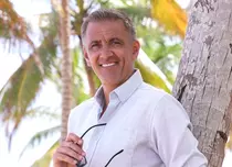 Schimbare la Kanal D! Cosmin Cernat trece la pupitrul știrilor. O altă prezentatoare și-a dat demisia