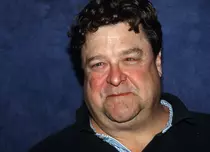 Cum arată acum John Goodman, după ce a slăbit 90 de kilograme. Cum a fost surprins împreună cu soția lui
